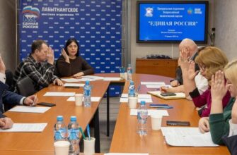 Марина Трескова вручила партбилеты новым членам партии